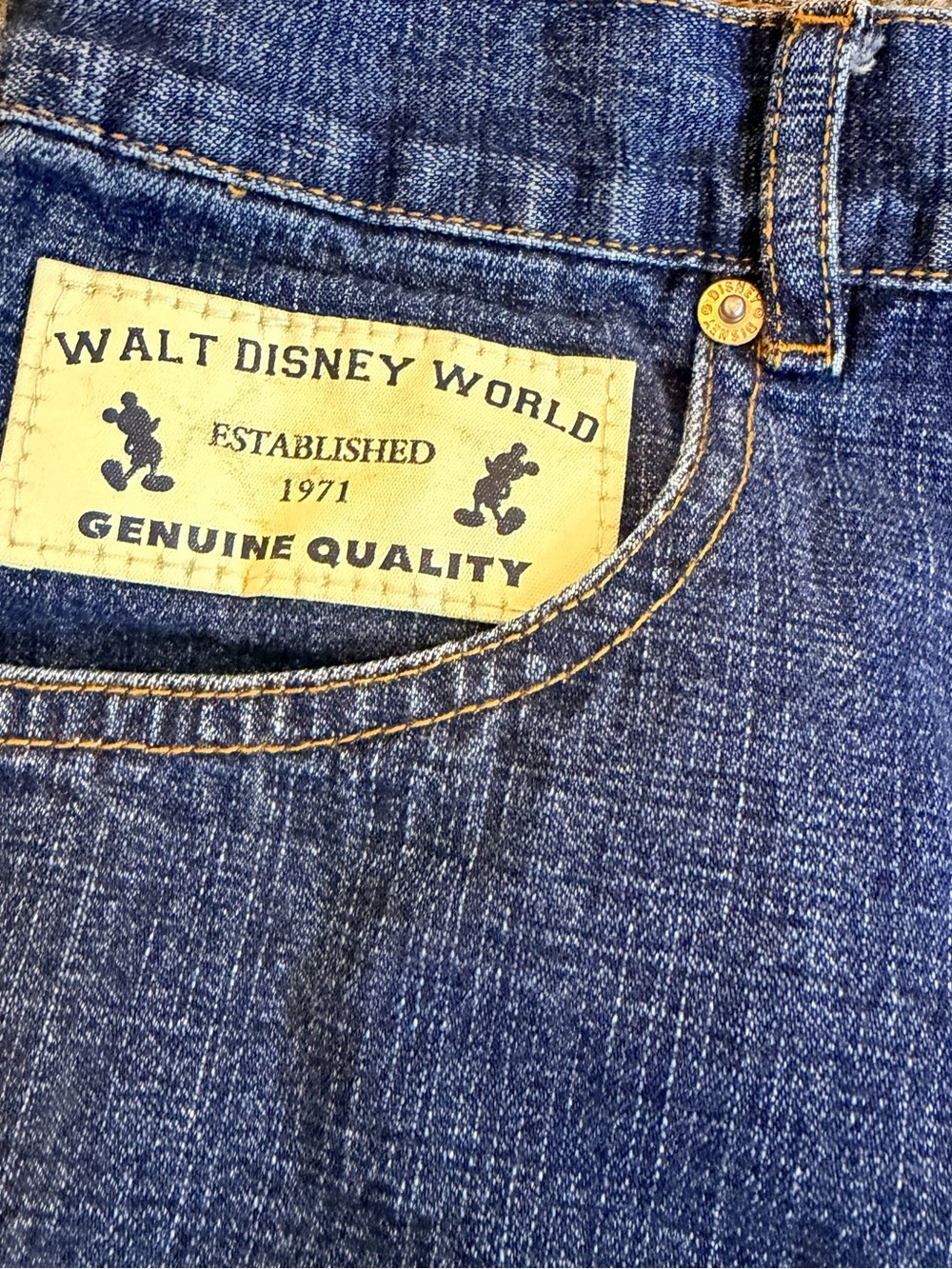 Walt Disney World Women’s High Rise Denim Jean Shorts Size 8 Dark Wash Mickey - Picture 3 of 12